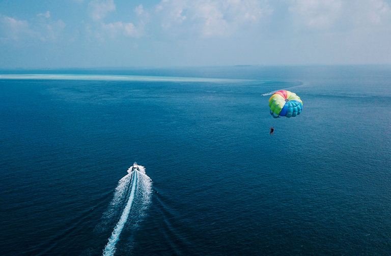 8 destinos brasileiros para saltar de paraquedas